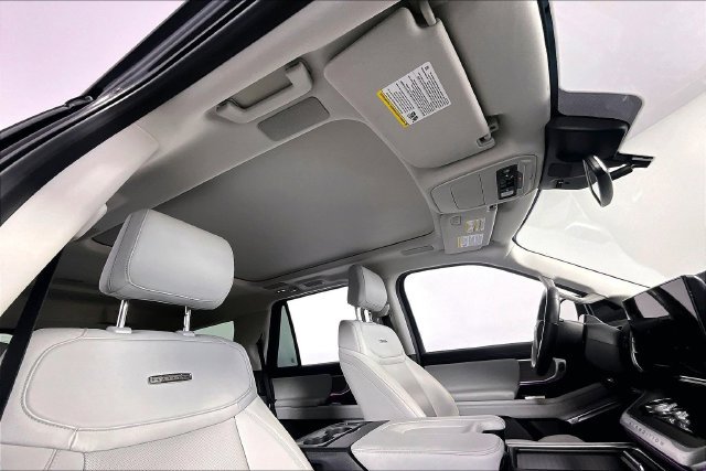 Used 2025 Ford Expedition Platinum w/ Driver's Package AWD/4WD image 23