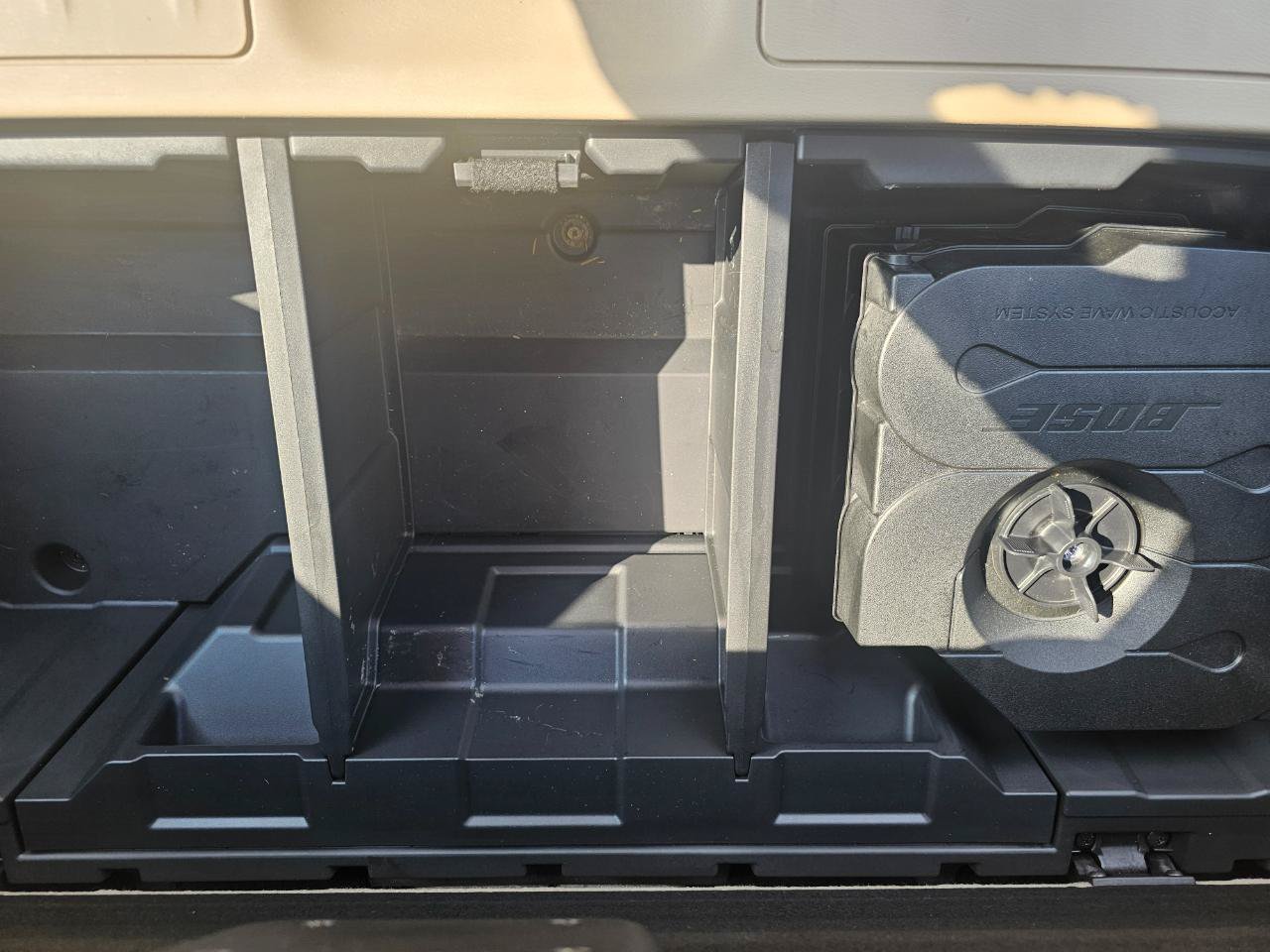 Used 2014 Nissan Pathfinder Platinum w/ Platinum Premium Package FWD image 22