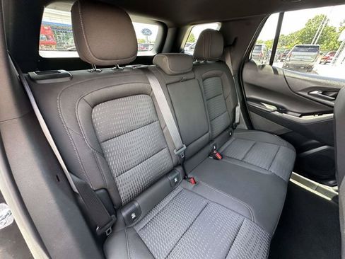 Used 2026 Chevrolet Equinox LT w/ Safety and Technology Package FWD image 24