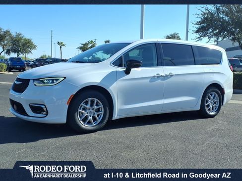 Used 2024 Chrysler Pacifica Touring-L FWD image 1