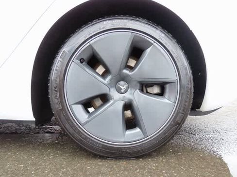 Used 2021 Tesla Model 3 Standard Range Plus image 8