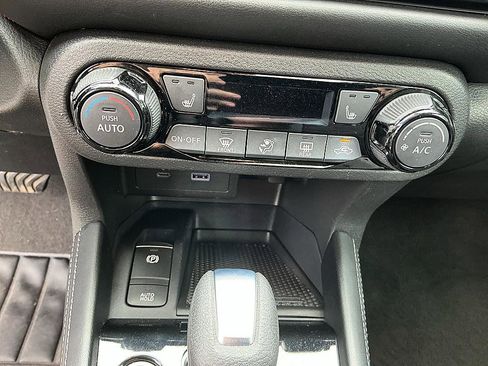 Certified 2023 Nissan Kicks SR w/ SR Premium Package FWD image 19