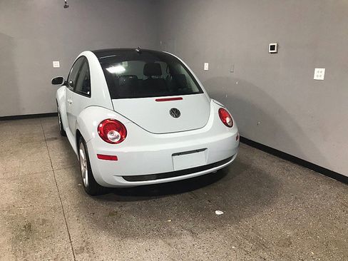 Used 2010 Volkswagen Beetle 2d Coupe Final Edition image 4
