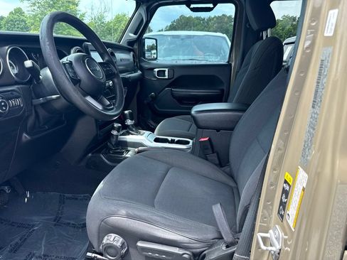 Used 2020 Jeep Gladiator Sport AWD/4WD image 3