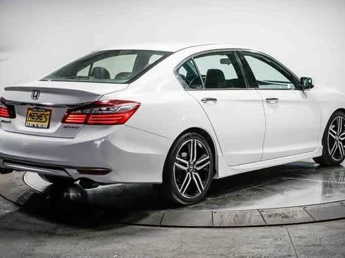 Used 2016 Honda Accord Sport image 4