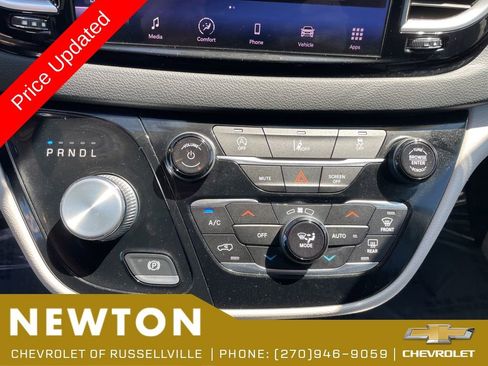 Used 2022 Chrysler Pacifica Touring-L FWD image 18