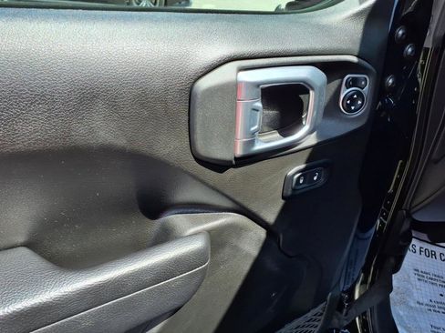 Used 2024 Jeep Gladiator Sport image 11