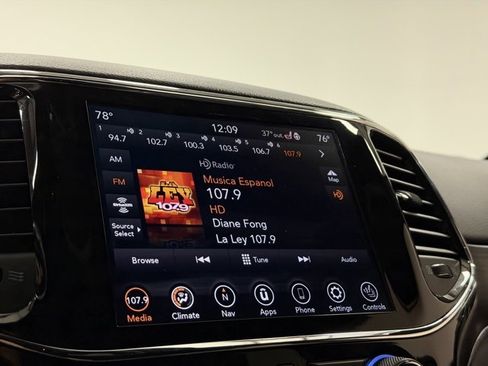 Used 2021 Jeep Grand Cherokee Limited image 17