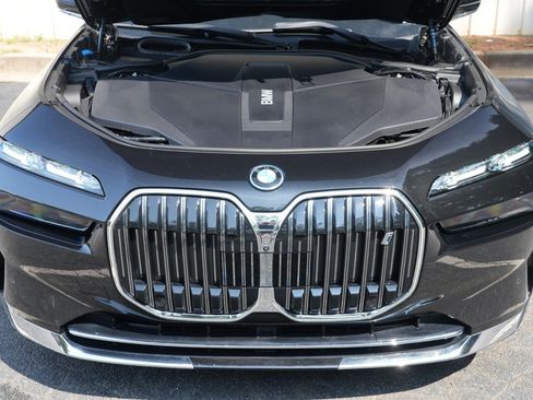 Used 2025 BMW i7 xDrive60 w/ Executive Package AWD/4WD image 8