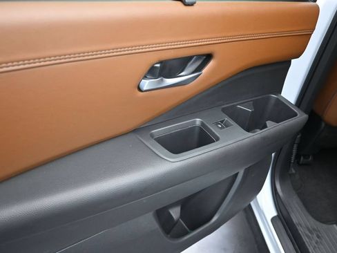 Used 2025 Nissan Pathfinder Platinum FWD image 15