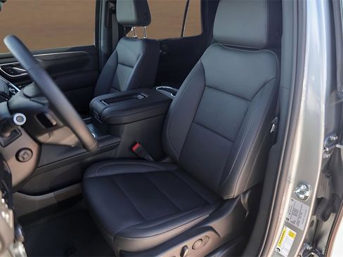 Used 2024 Chevrolet Tahoe LT w/ Luxury Package image 7