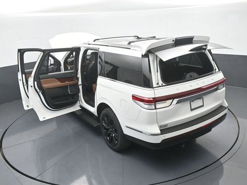 Used 2023 Lincoln Navigator L Reserve w/ Monochromatic Package image 82