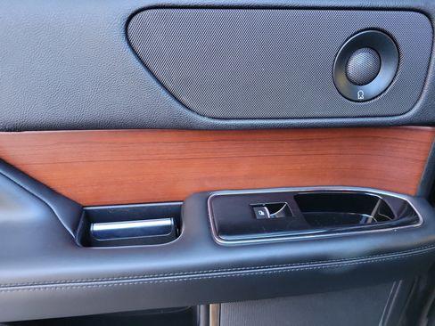 Used 2020 Lincoln Navigator Reserve image 24