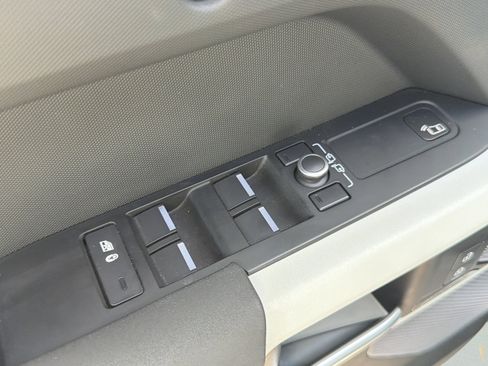 Used 2022 Land Rover Defender 110 S AWD/4WD image 22