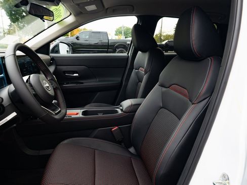 New 2026 Nissan Kicks SR w/ Cold Weather Package image 18