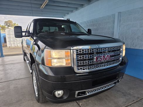 Used 2014 GMC Sierra 2500 Denali AWD/4WD image 1