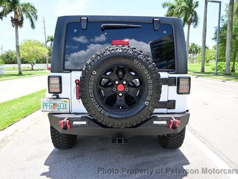 Used 2018 Jeep Wrangler Sahara w/ Connectivity Group AWD/4WD image 4