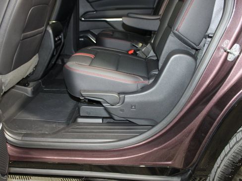 Used 2025 Chevrolet Traverse RS image 12