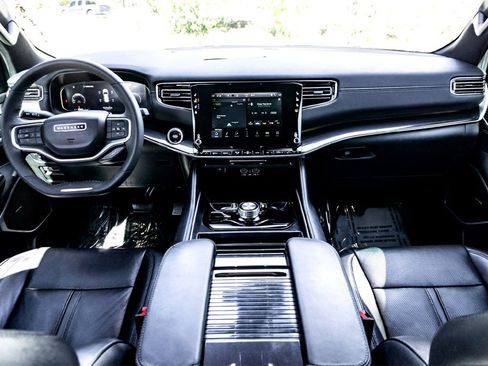 Used 2023 Jeep Wagoneer 4WD image 29