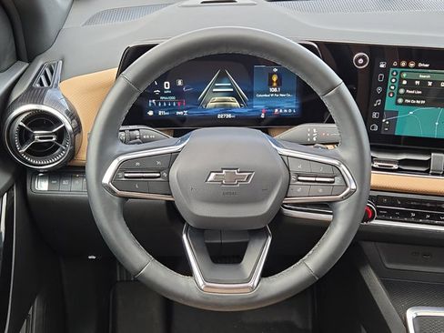 Used 2025 Chevrolet Equinox ACTIV w/ Safety and Technology Package image 18