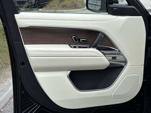 Used 2026 Land Rover Range Rover SE image 19