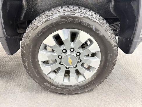 Used 2025 Chevrolet Silverado 2500 Custom w/ Custom Value Package image 11