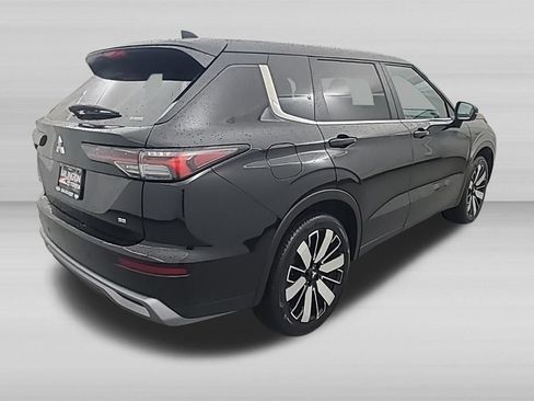 Used 2025 Mitsubishi Outlander SE AWD/4WD image 4