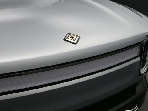 Used 2023 Rivian R1S Adventure image 11
