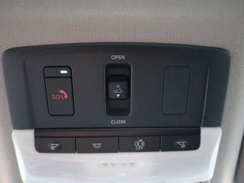 Used 2025 Nissan Sentra SR w/ SR Premium Package image 34