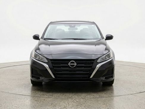 Used 2025 Nissan Altima 2.5 SV image 2