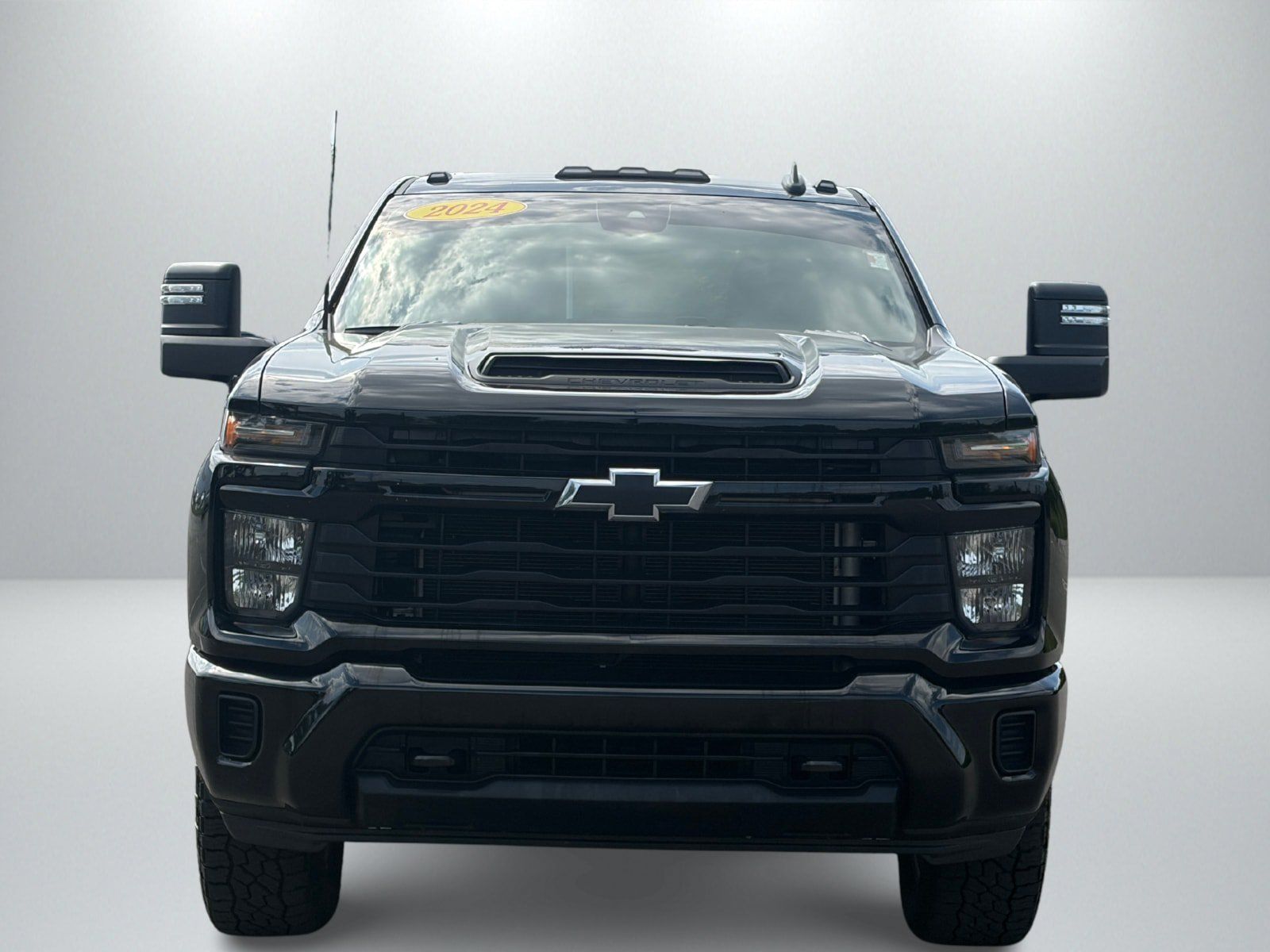 Used 2024 Chevrolet Silverado 2500 Custom w/ Custom Value Package AWD/4WD image 8