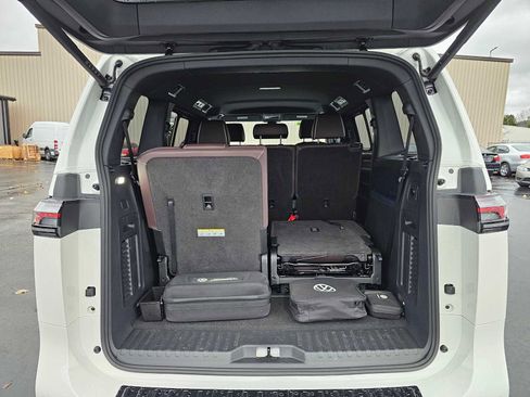 Used 2025 Volkswagen ID. Buzz Pro S image 18