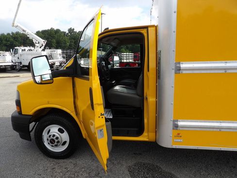 Used 2021 GMC Savana 3500 Extended w/ Power Convenience Package image 13