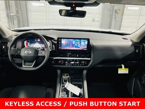 New 2026 Nissan Pathfinder Platinum FWD image 4