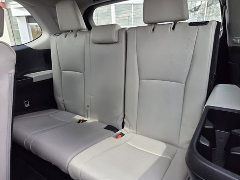 Certified 2024 Toyota Grand Highlander XLE image 10