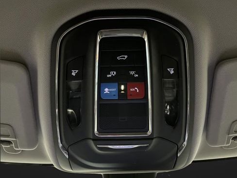 Used 2023 Jeep Grand Cherokee Limited w/ Luxury Tech Group II image 25