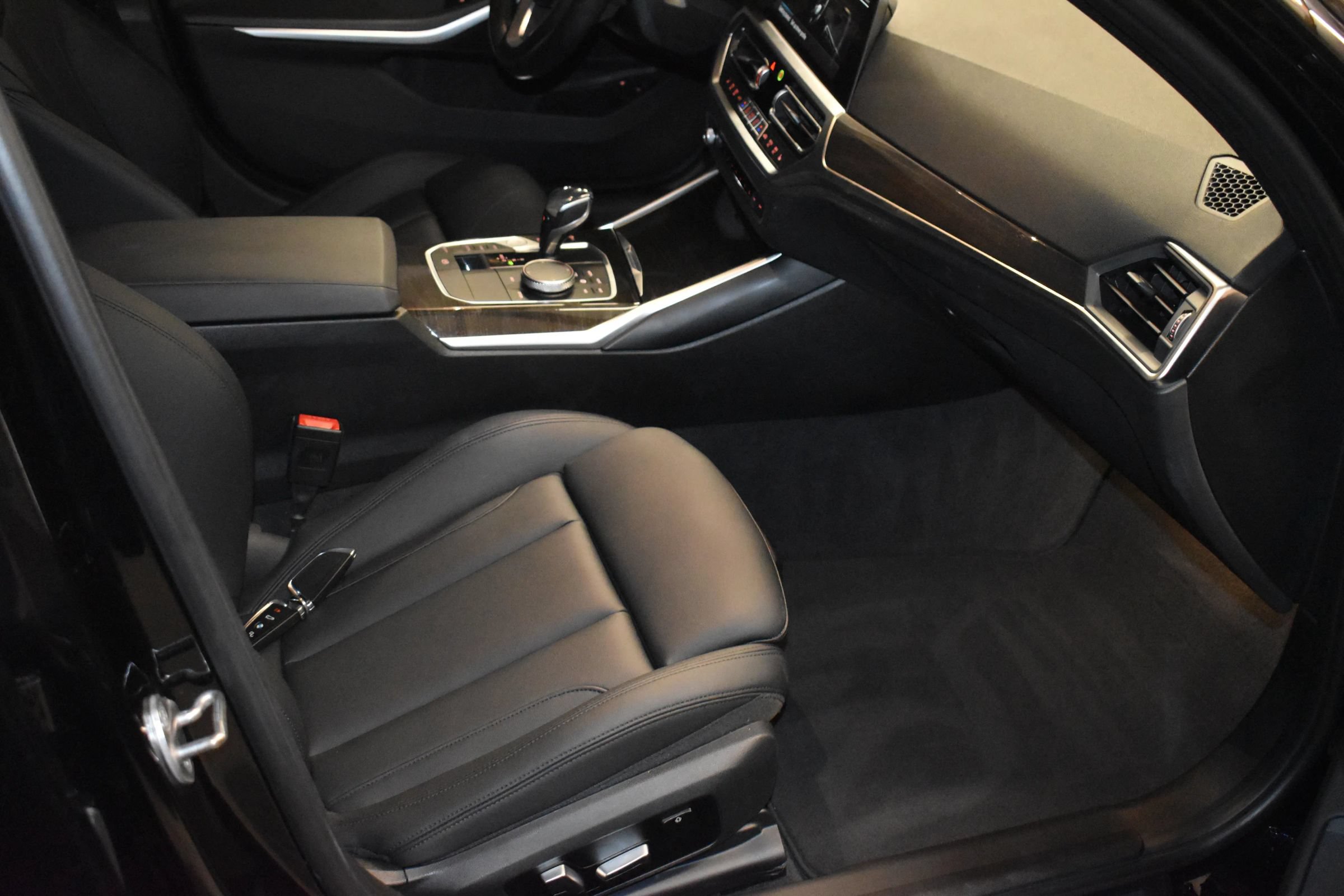 Used 2021 BMW 330e w/ Driving Assistance Package RWD image 15