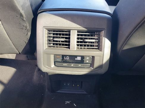 Used 2022 Volkswagen Atlas SE image 13