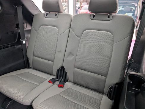 Used 2017 Hyundai Santa Fe SE image 10