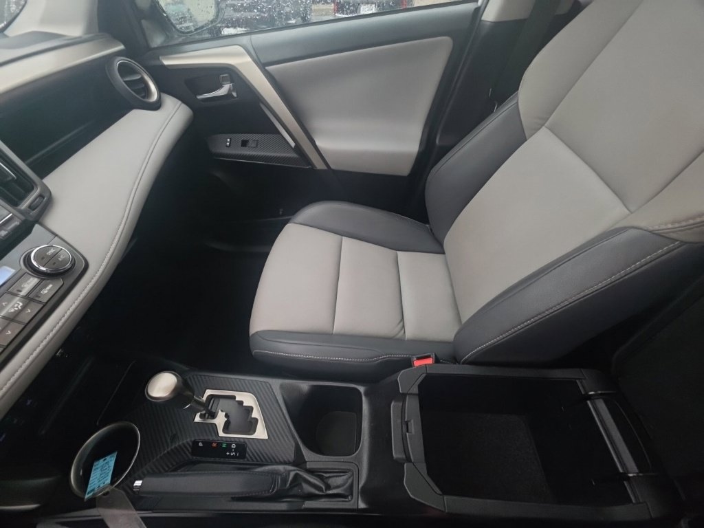 Used 2014 Toyota RAV4 Limited w/ Technology Package FWD image 25