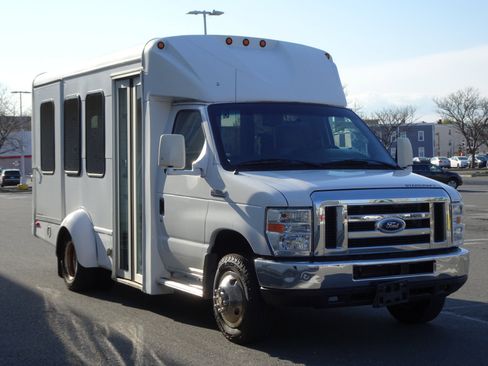 Used 2016 Ford E-350 and Econoline 350 Super Duty w/ Shuttle Bus Prep Package image 3
