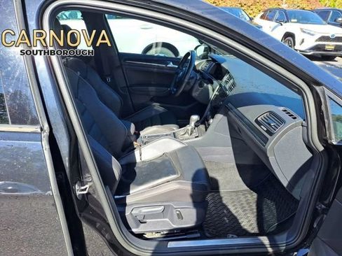 Used 2019 Volkswagen Golf R 4-Door image 15