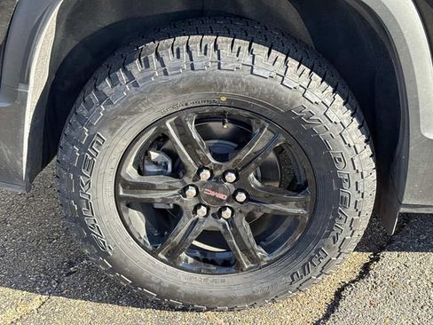 Used 2023 GMC Acadia AT4 w/ Technology Package image 5