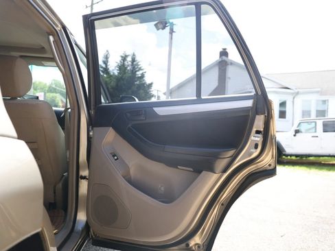 Used 2007 Toyota 4Runner SR5 AWD/4WD image 29
