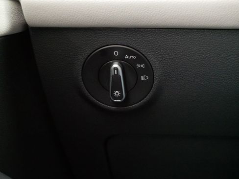 Certified 2025 Volkswagen Taos SEL image 27