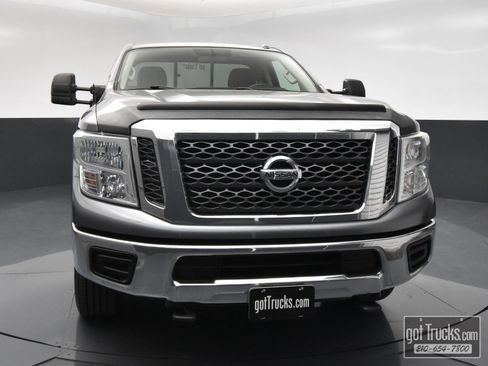 Used 2017 Nissan Titan SV AWD/4WD image 42