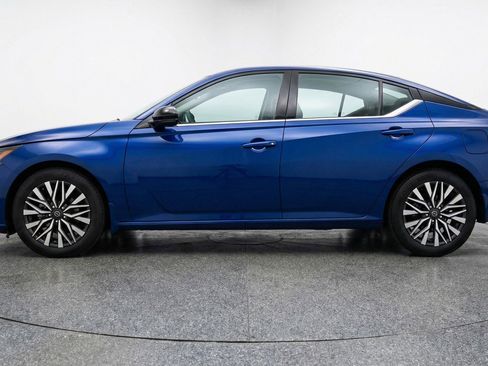 Used 2025 Nissan Altima 2.5 SV image 5