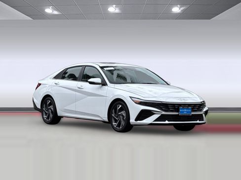 Used 2025 Hyundai Elantra Limited FWD image 6