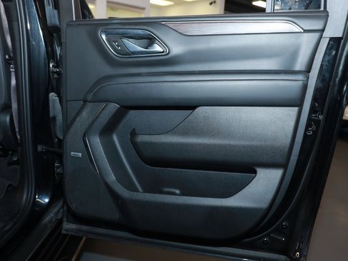 Used 2024 Chevrolet Suburban LT image 19
