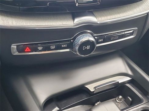 Used 2025 Volvo XC60 B5 Plus image 25